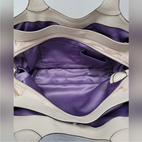 EUC Coach Signature Lexi Purse Cream/Tan - Picture 8 of 16